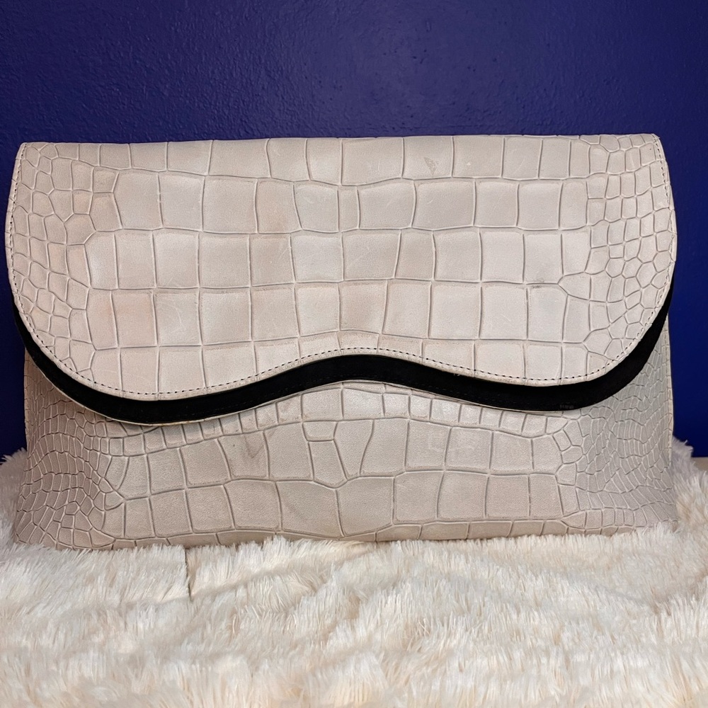 Peter Kent Buenos Aires Beige Leather Soft Clutch Crocodile Embossed Unique